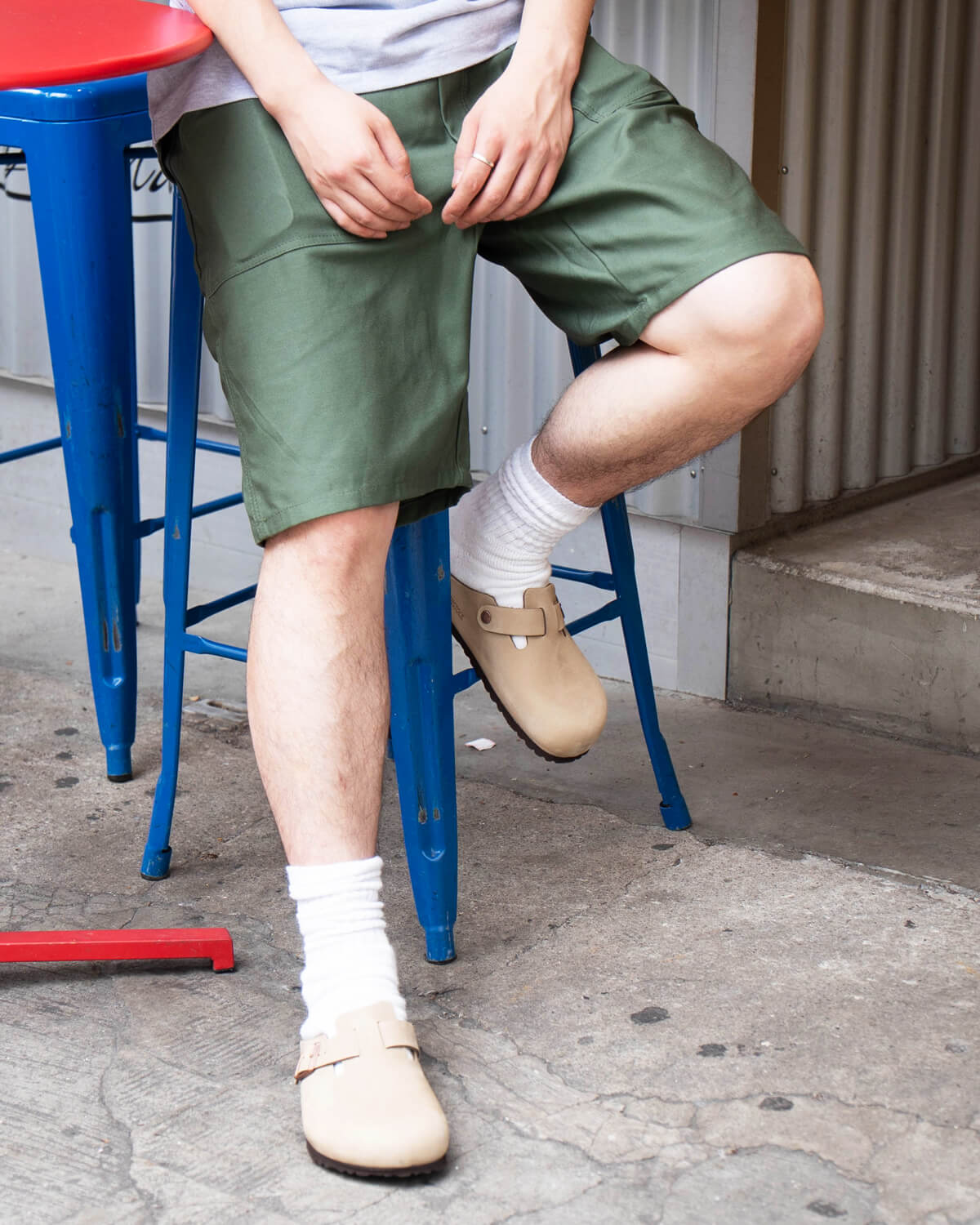 スタンレイのベイカーショーツを使った夏のリラックススタイル