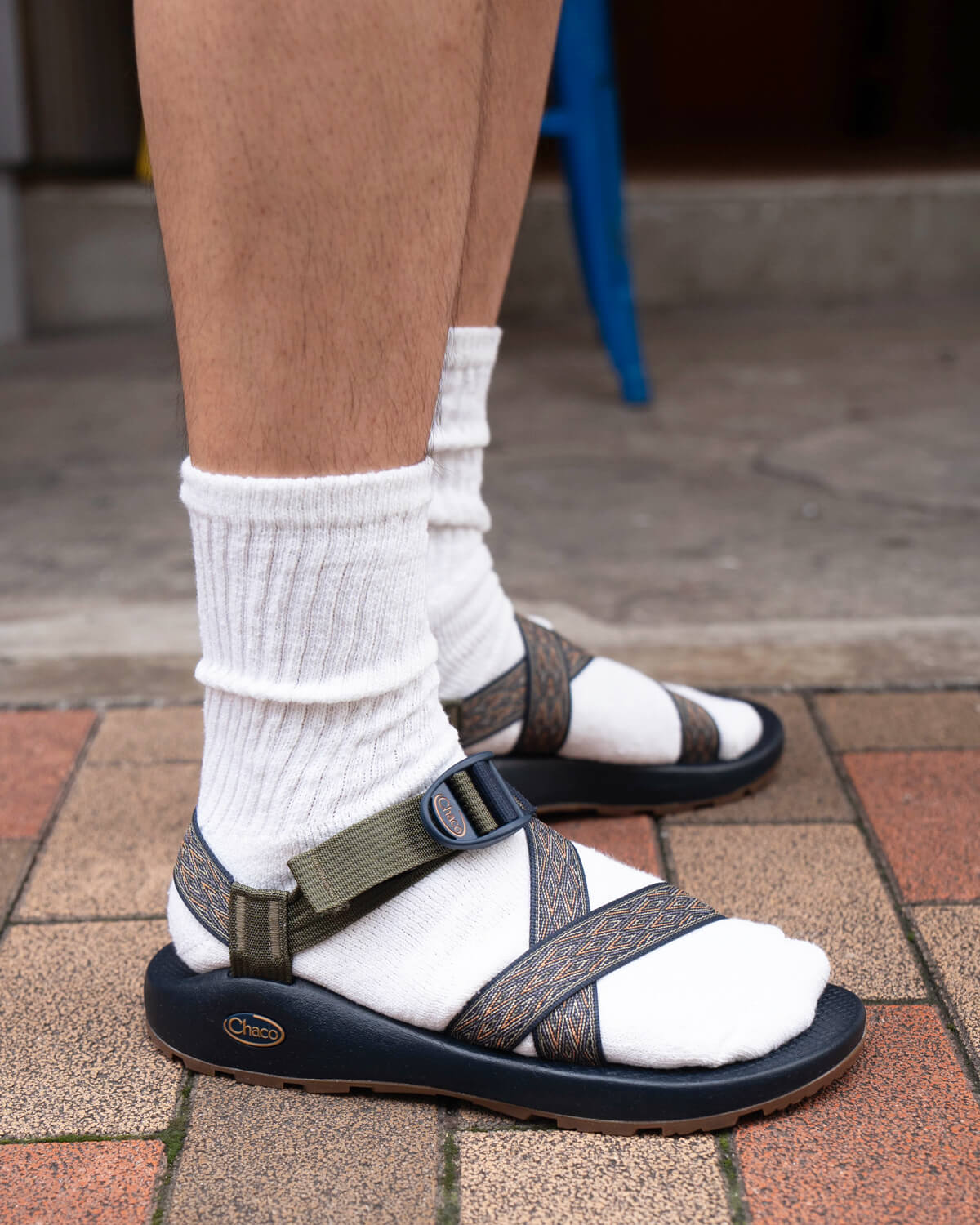 レイルロードソックとチャコサンダルの足元コーディネート