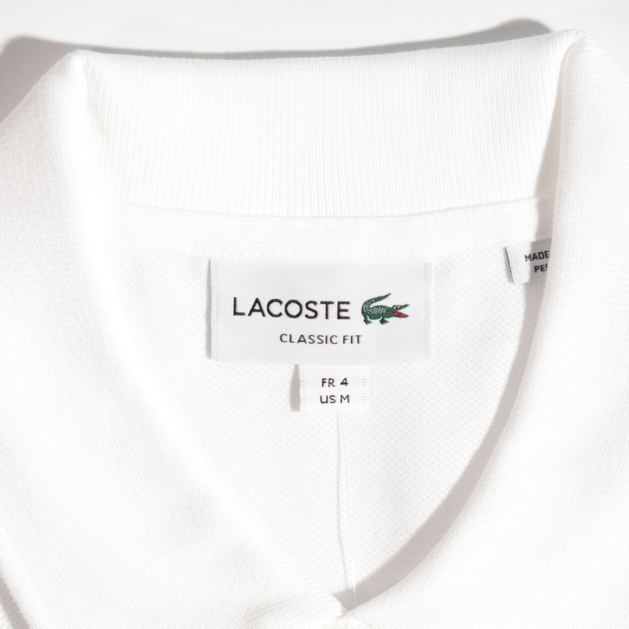 ラコステならではの”プチピケ”素材