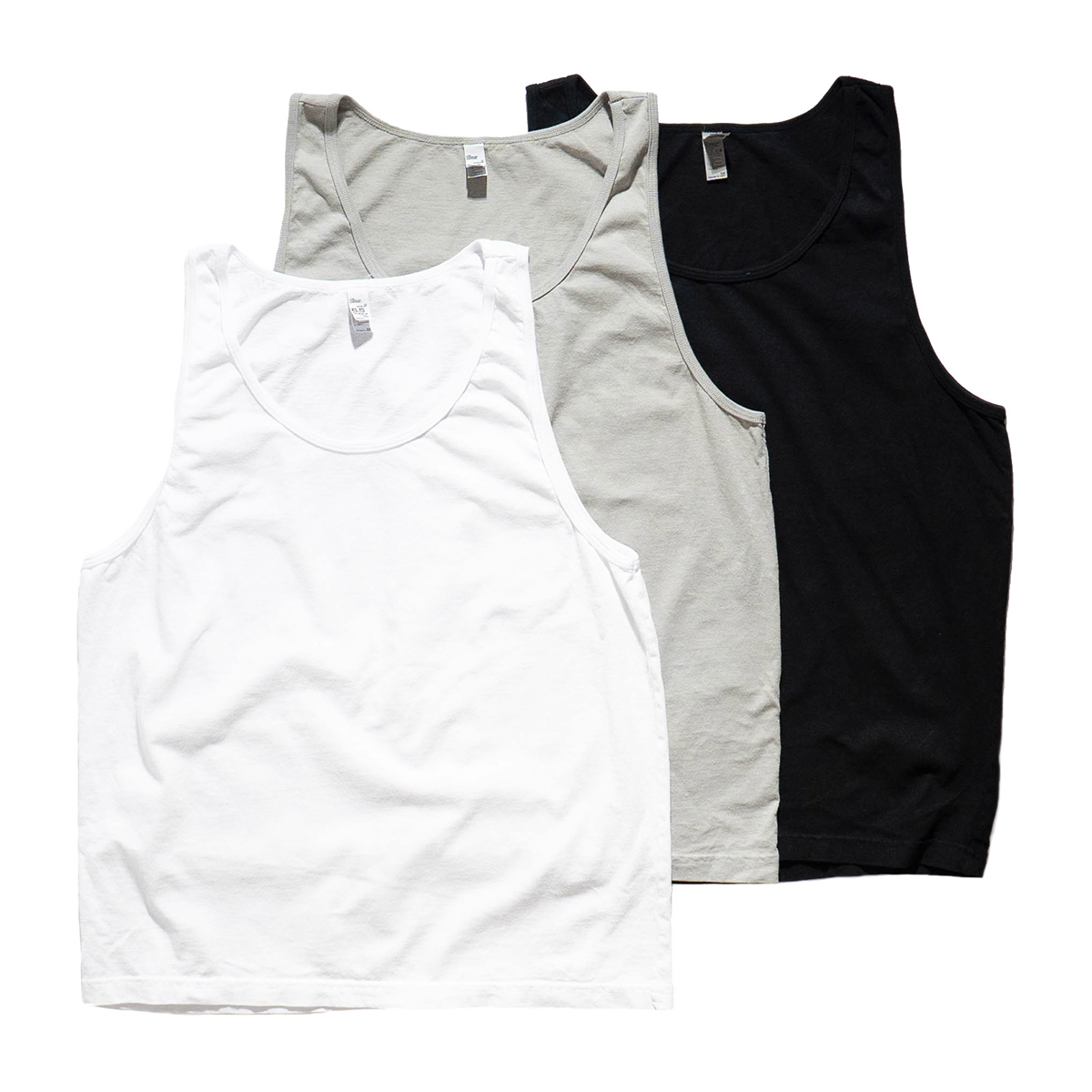ロサンゼルスアパレルのタンクトップが3枚並んだ画像