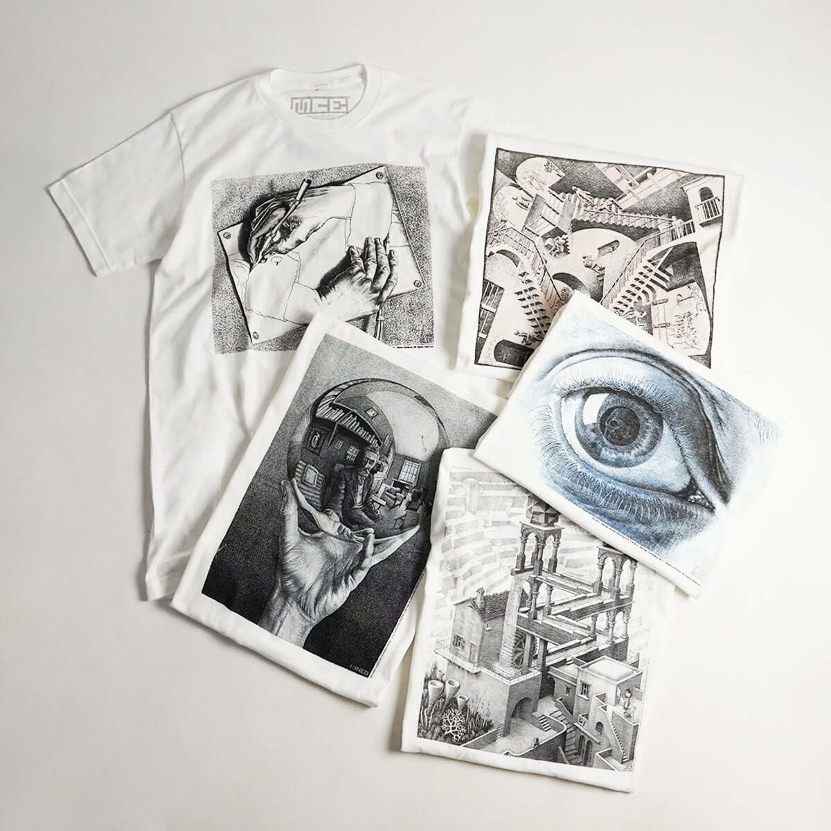 M.C.エッシャー M.C.ESCHER Tシャツ 半袖 当店別注 ホワイト M.C.エッシャー M.C.ESCHER Tシャツ 半袖 当店別注 ホワイト
