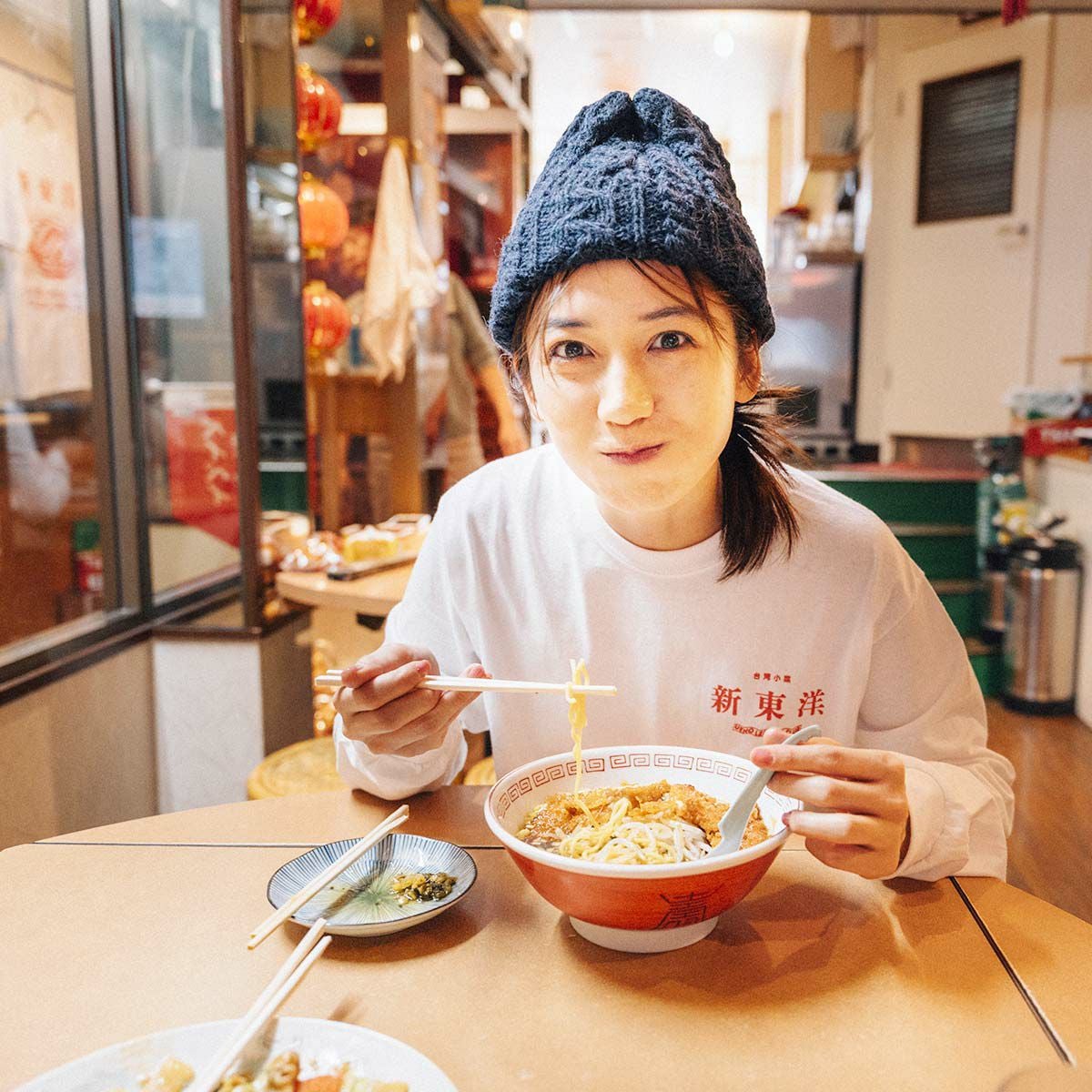 ウエノレジャークラブUENOLEISURECLUB新東洋chariT長袖Tシャツ（メンズレディースユニセックスS-XXLプリントロンT町中華飲食店)