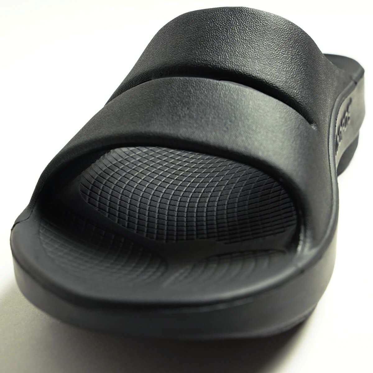 ウーフォスOOFOSウーアーOOahh